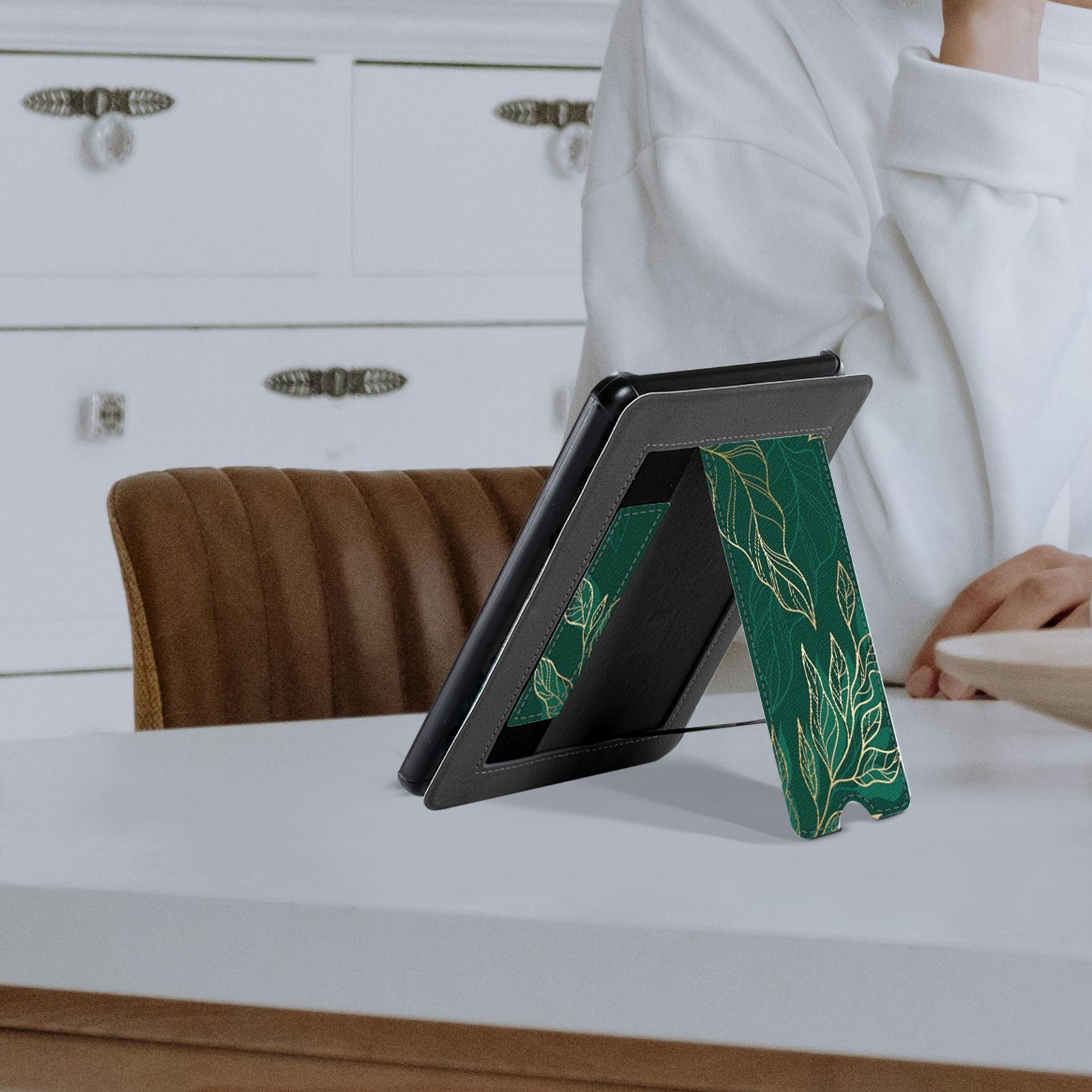 Kindle Paperwhite 12th Gen (2024 7 inch) Voltage Stand#Color_Dark Green Floral