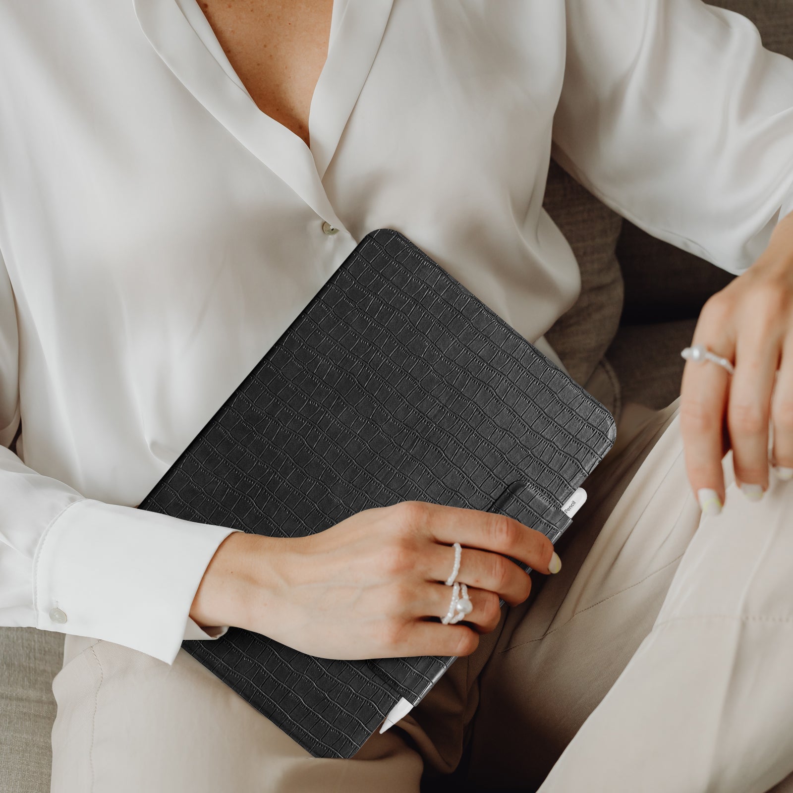 Essentials Croc iPad Pro 13 Magnetic with Stand#Color_Black